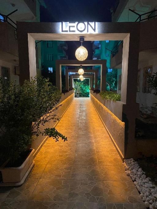 Side Leon Otel Екстериор снимка