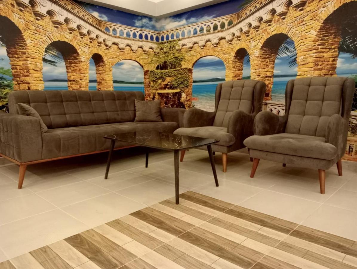 Side Leon Otel Екстериор снимка