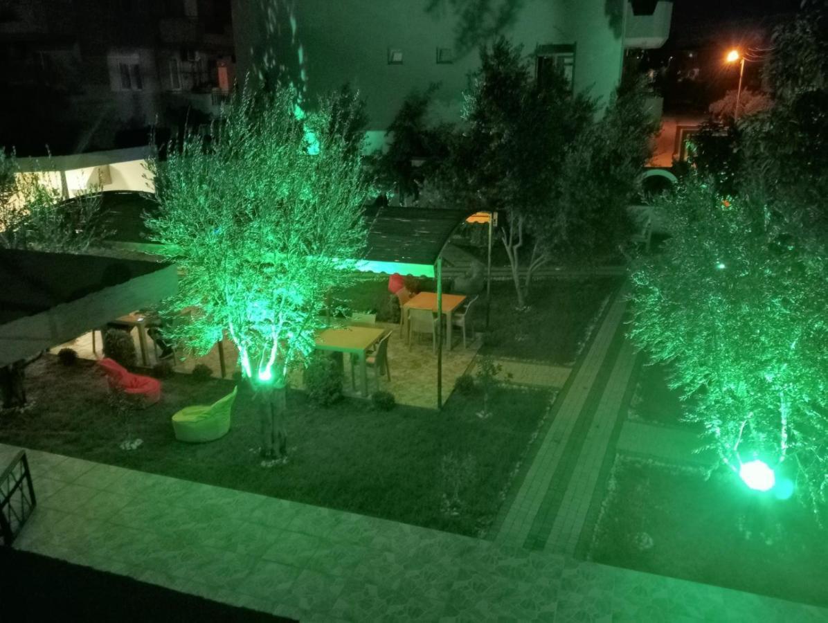 Side Leon Otel Екстериор снимка