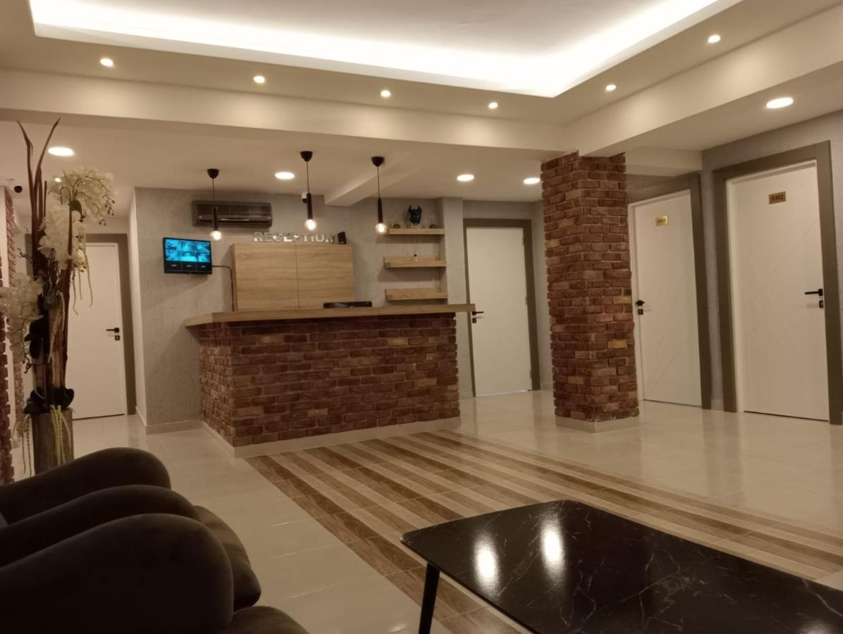Side Leon Otel Екстериор снимка