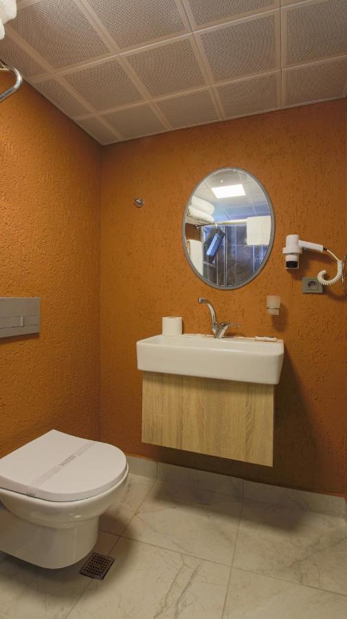 Side Leon Otel Екстериор снимка